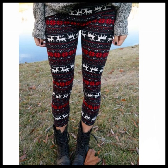 Pants - Deer Snowflake Capri Leggings